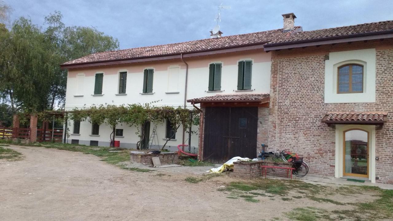 Agriturismo Cascina Poscallone Abbiategrasso Buitenkant foto